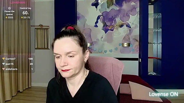 Snapshot of AriaGray chatting on February 14, 10:06 pm AriaGray online show from February 14, 10:06 pm