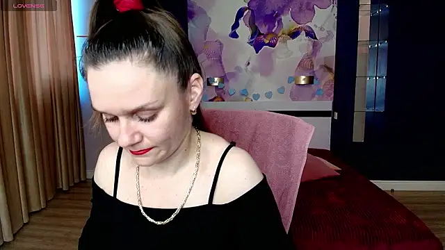 Snapshot of AriaGray chatting on March 8, 8:07 am AriaGray online show from March 8, 8:07 am