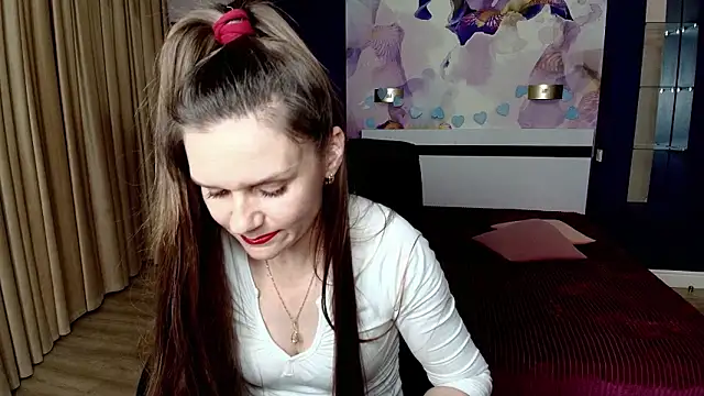 Snapshot of AriaGray chatting on March 18, 7:17 pm AriaGray online show from March 18, 7:17 pm