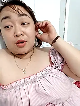 VyOanh2K online show from February 1, 5:05 pm
