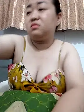 Snapshot of VyOanh2K chatting on February 19, 5:42 pm VyOanh2K online show from February 19, 5:42 pm