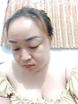 Snapshot of VyOanh2K chatting on March 27, 4:07 pm VyOanh2K online show from March 27, 4:07 pm