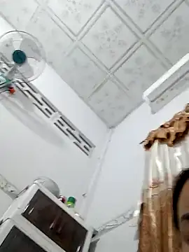 Snapshot of VyOanh2K chatting on April 3, 4:05 pm VyOanh2K online show from April 3, 4:05 pm
