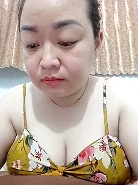 Snapshot of VyOanh2K chatting on April 6, 3:35 pm VyOanh2K online show from April 6, 3:35 pm