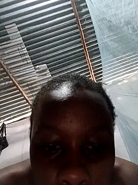 Snapshot of petitebaby001 chatting on February 18, 6:42 am petitebaby001 online show from February 18, 6:42 am