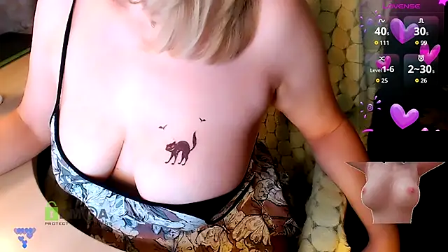  -Luna-  online show from October 31, 8:43 pm