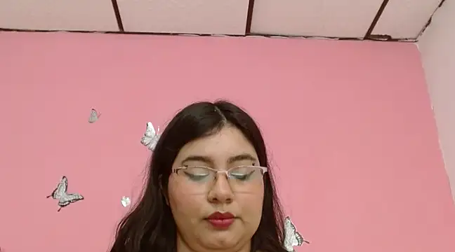 Snapshot of LaylaHolmes chatting on December 13, 5:43 pm LaylaHolmes online show from December 13, 5:43 pm