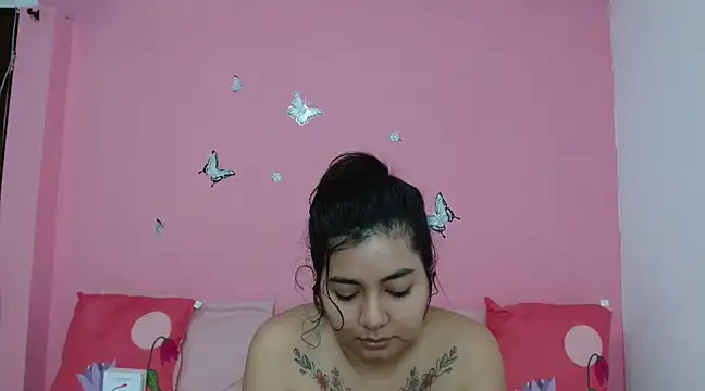 Snapshot of LaylaHolmes chatting on December 19, 1:07 pm LaylaHolmes online show from December 19, 1:07 pm