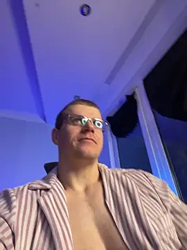 Snapshot of Bruno_Banani chatting on September 25, 8:34 pm Bruno Banani online show from September 25, 8:34 pm