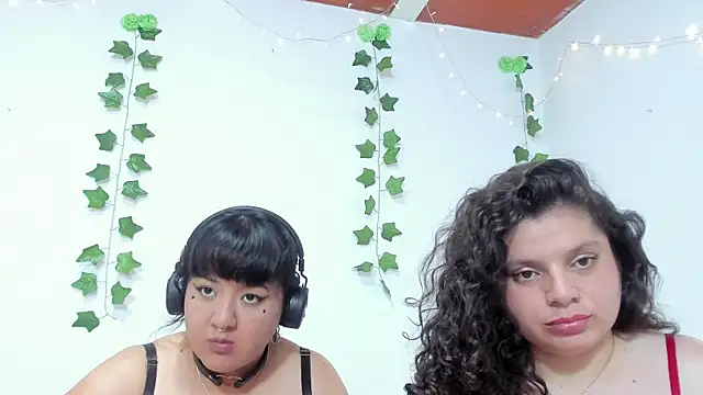 Snapshot of Karol_IsabelCouple chatting on March 19, 3:52 am Karol IsabelCouple online show from March 19, 3:52 am