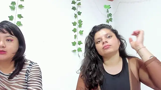 Snapshot of Karol_IsabelCouple chatting on March 22, 1:43 am Karol IsabelCouple online show from March 22, 1:43 am