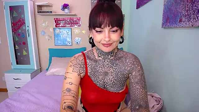 Snapshot of LolaRouse chatting on December 18, 8:36 pm LolaRouse online show from December 18, 8:36 pm