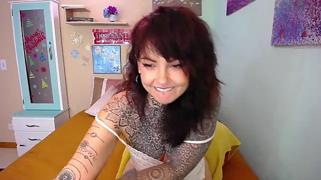 Snapshot of LolaRouse chatting on December 26, 9:47 pm LolaRouse online show from December 26, 9:47 pm