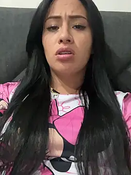 Snapshot of Sara_luna_ chatting on June 28, 3:01 am Sara luna online show from June 28, 3:01 am