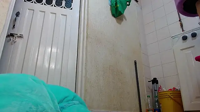 Snapshot of GabyThoms chatting on January 15, 1:02 am GabyThoms online show from January 15, 1:02 am