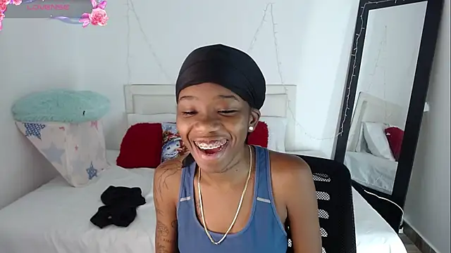 Snapshot of Rihana_hot01 chatting on December 4, 8:01 am Rihana hot01 online show from December 4, 8:01 am