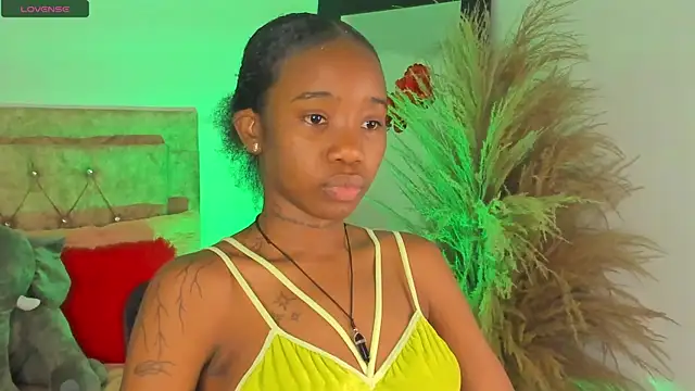 Snapshot of Rihana_hot01 chatting on March 13, 12:16 am Rihana hot01 online show from March 13, 12:16 am