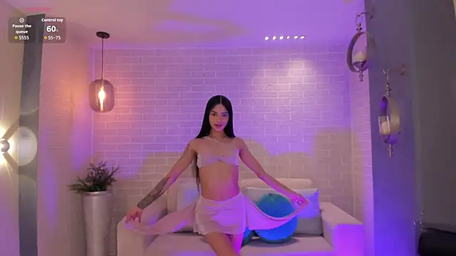 Snapshot of HannahJamesX chatting on December 20, 7:21 pm HannahJamesX online show from December 20, 7:21 pm