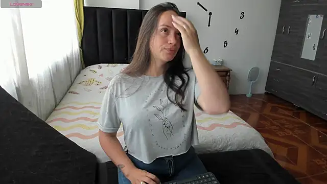 Snapshot of milysauria1 chatting on July 27, 12:56 pm milysauria1 online show from July 27, 12:56 pm