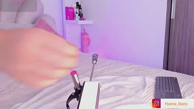 Hanna Stanx online show from October 18, 9:04 pm