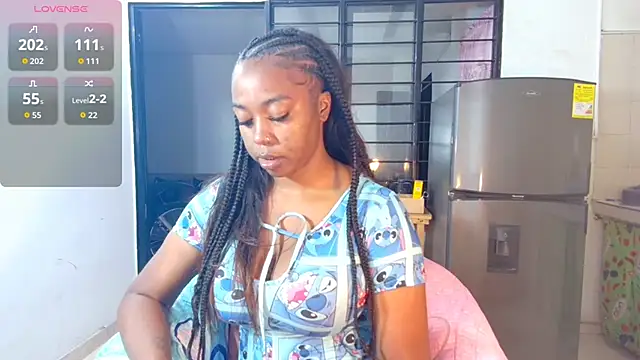 Snapshot of CiaraEbony chatting on January 10, 12:23 am CiaraEbony online show from January 10, 12:23 am