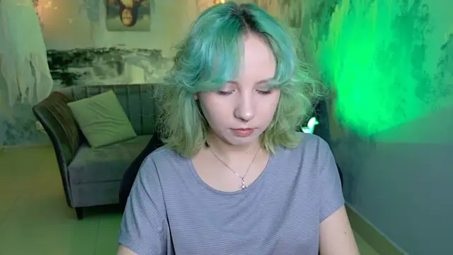 JasmineMilko online show from December 13, 5:05 am