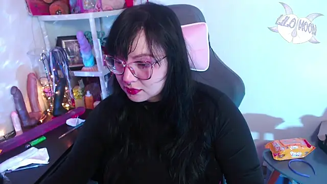 LiloMoon69 online show from December 18, 2:42 am