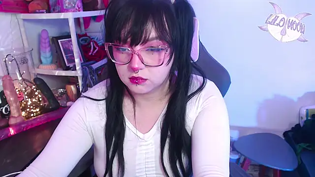 LiloMoon69 online show from December 31, 2:19 am