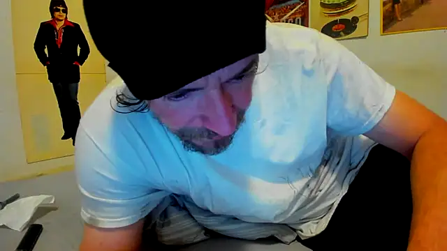 Snapshot of cloudyystar666 chatting on December 16, 8:19 am cloudyystar666 online show from December 16, 8:19 am