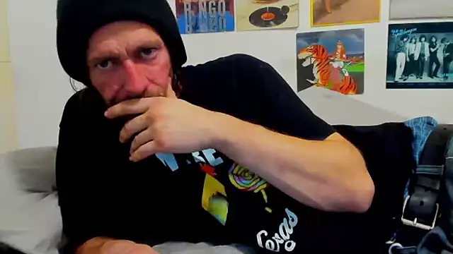 Snapshot of cloudyystar666 chatting on February 2, 6:01 am cloudyystar666 online show from February 2, 6:01 am