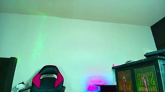 Snapshot of DIRTYCOUPLE_S7 chatting on October 16, 1:50 am DIRTYCOUPLE S7 online show from October 16, 1:50 am