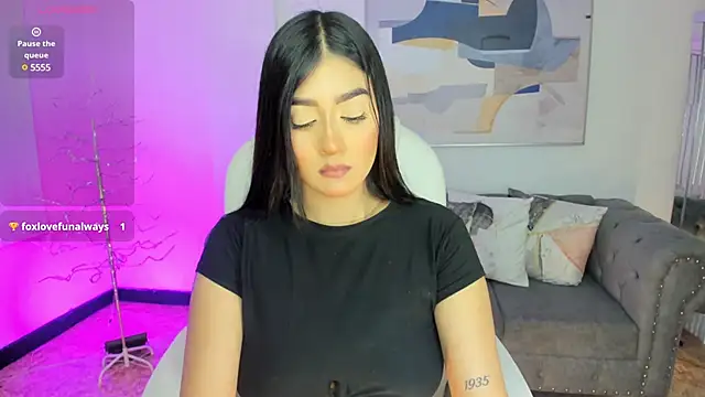 amelie jhons online show from December 28, 8:15 pm
