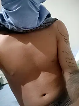 Snapshot of Bm_33_ chatting on February 12, 7:03 am Bm 33 online show from February 12, 7:03 am