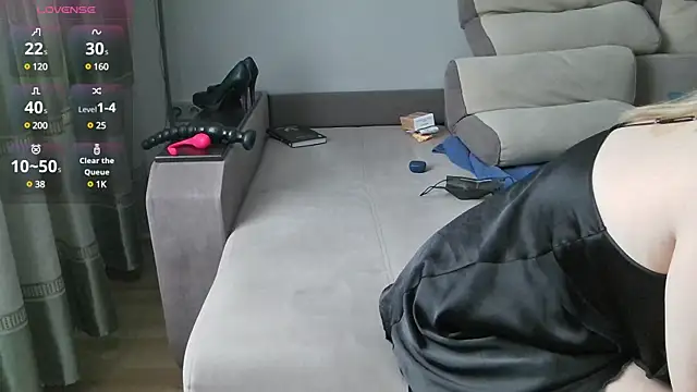 Snapshot of MilaaMilaa chatting on February 4, 3:22 am MilaaMilaa online show from February 4, 3:22 am