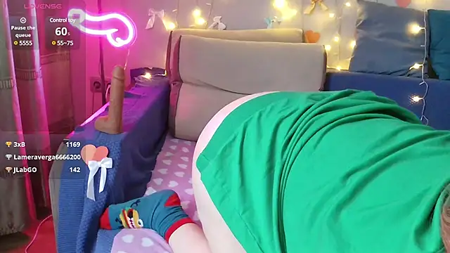 Snapshot of MilaaMilaa chatting on February 13, 3:18 am MilaaMilaa online show from February 13, 3:18 am