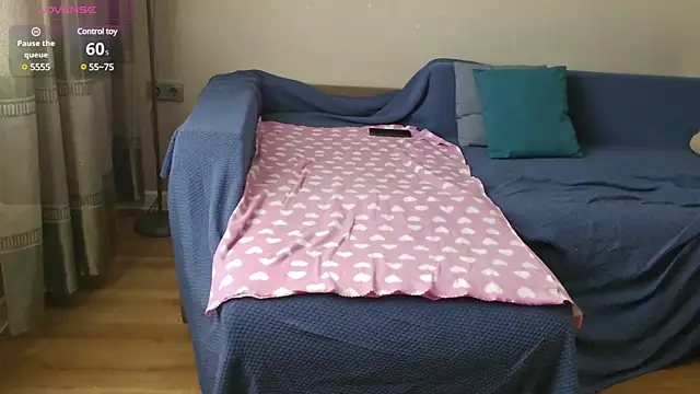 Snapshot of MilaaMilaa chatting on February 24, 2:40 am MilaaMilaa online show from February 24, 2:40 am