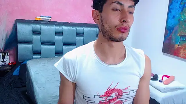 Snapshot of Piggy_Eddy chatting on December 9, 12:12 am Piggy Eddy online show from December 9, 12:12 am