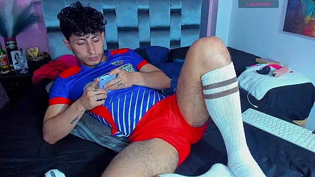 Snapshot of Piggy_Eddy chatting on January 7, 1:49 am Piggy Eddy online show from January 7, 1:49 am