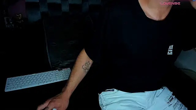 Snapshot of Piggy_Eddy chatting on January 14, 3:53 am Piggy Eddy online show from January 14, 3:53 am