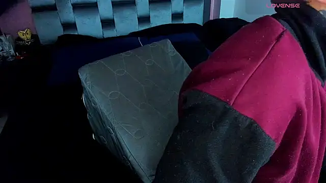 Snapshot of Piggy_Eddy chatting on January 18, 2:02 pm Piggy Eddy online show from January 18, 2:02 pm