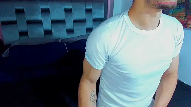 Snapshot of Piggy_Eddy chatting on January 24, 12:52 am Piggy Eddy online show from January 24, 12:52 am