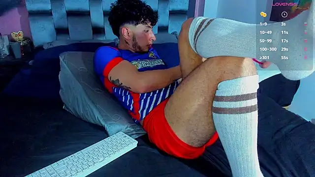 Snapshot of Piggy_Eddy chatting on February 4, 12:29 am Piggy Eddy online show from February 4, 12:29 am