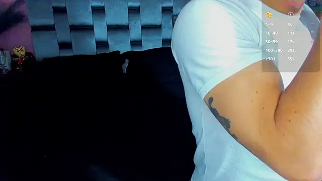 Snapshot of Piggy_Eddy chatting on February 6, 2:26 pm Piggy Eddy online show from February 6, 2:26 pm