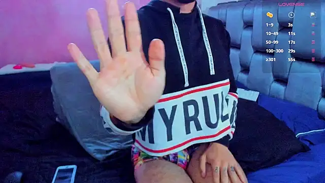 Snapshot of Piggy_Eddy chatting on February 19, 12:55 pm Piggy Eddy online show from February 19, 12:55 pm