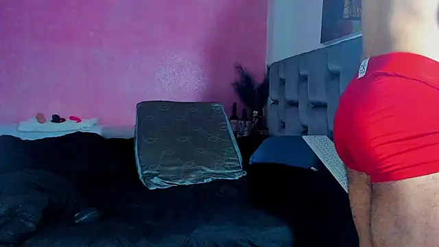 Snapshot of Piggy_Eddy chatting on March 19, 2:37 am Piggy Eddy online show from March 19, 2:37 am