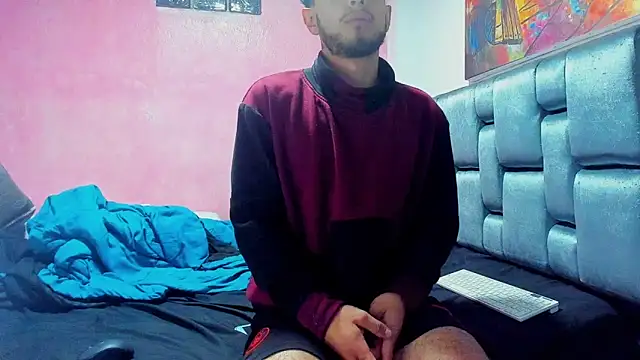 Snapshot of Piggy_Eddy chatting on March 20, 2:19 am Piggy Eddy online show from March 20, 2:19 am