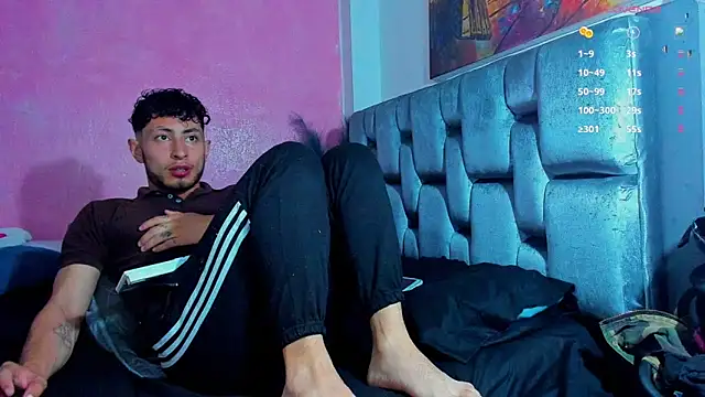 Snapshot of Piggy_Eddy chatting on March 23, 1:53 am Piggy Eddy online show from March 23, 1:53 am