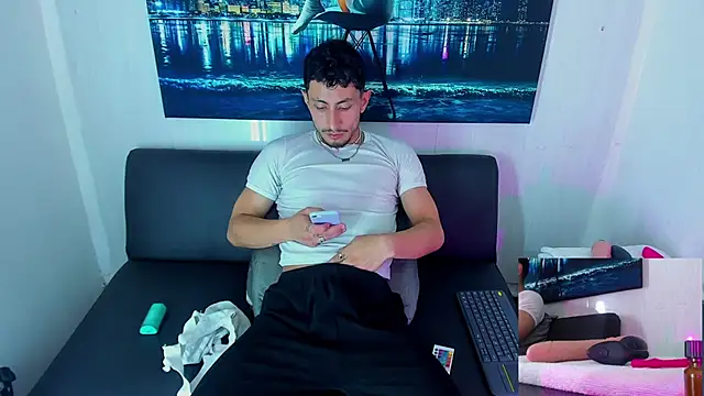 Snapshot of Piggy_Eddy chatting on September 19, 8:53 pm Piggy Eddy online show from September 19, 8:53 pm