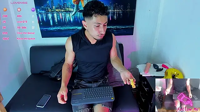 Snapshot of Piggy_Eddy chatting on October 5, 3:32 pm Piggy Eddy online show from October 5, 3:32 pm