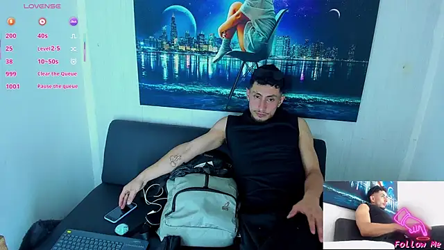 Snapshot of Piggy_Eddy chatting on October 10, 9:14 pm Piggy Eddy online show from October 10, 9:14 pm